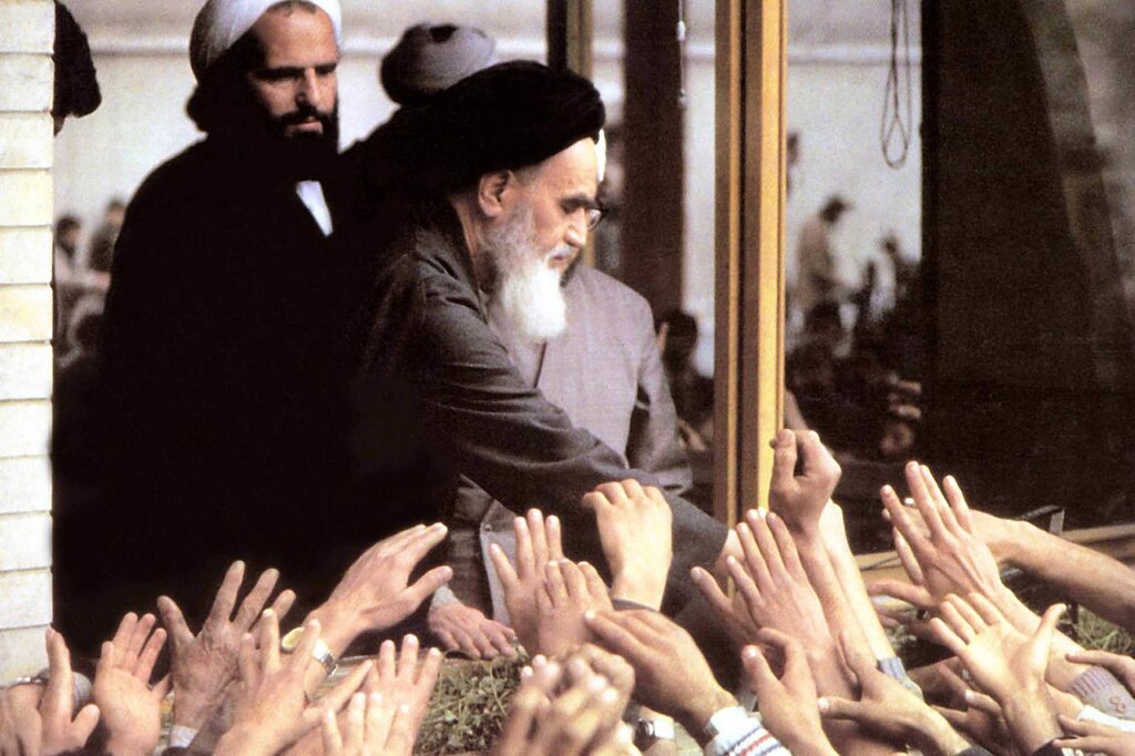 شرح فرازی از دعای افتتاح (حمایت خداوند از صالحان و مستضعفان)